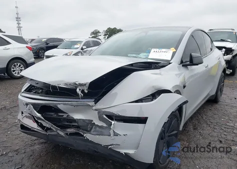 2026 Tesla Model Y Premium Rear-Wheel Drive/Standard Rear-Wheel Drive z USA, uszkodzony, nr VIN 7SAYGDED2TA476063